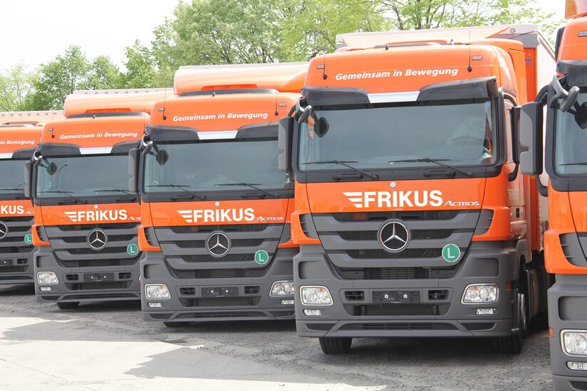 Drei FRIKUS-LKW in Reihe von vorne